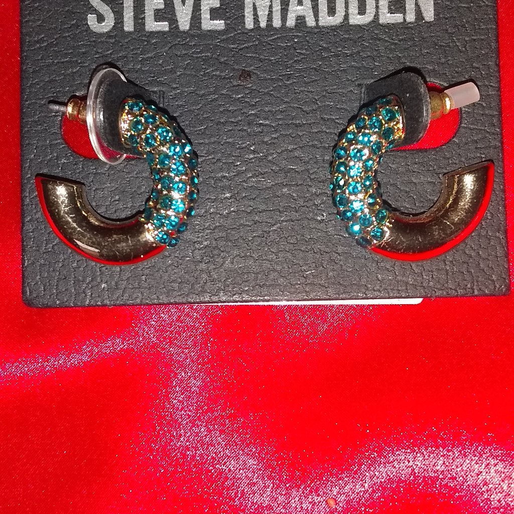 Steve Madden Blue Stone Half Hoop Earrings 18$